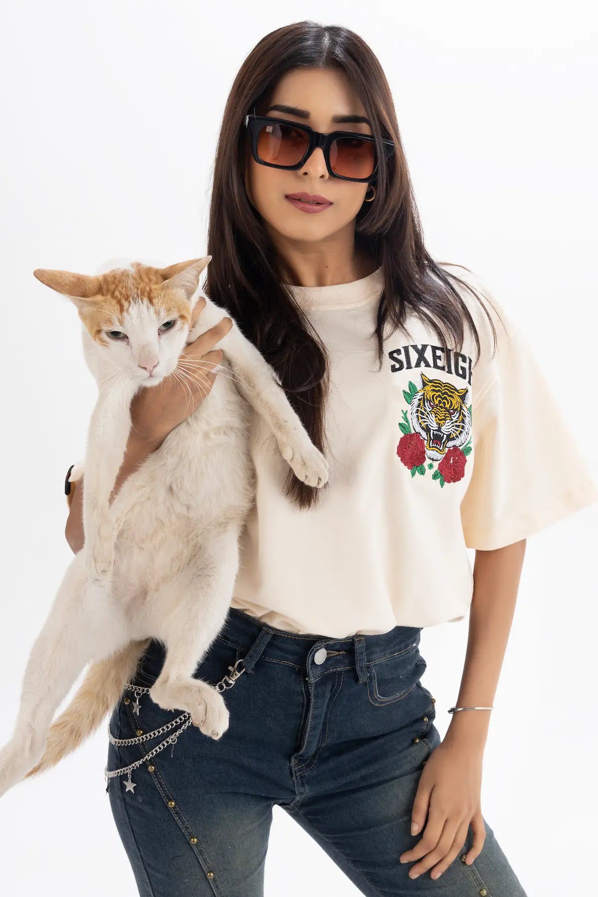Roze Claw - Oversized Cream Unisex Embroidered T-Shirt